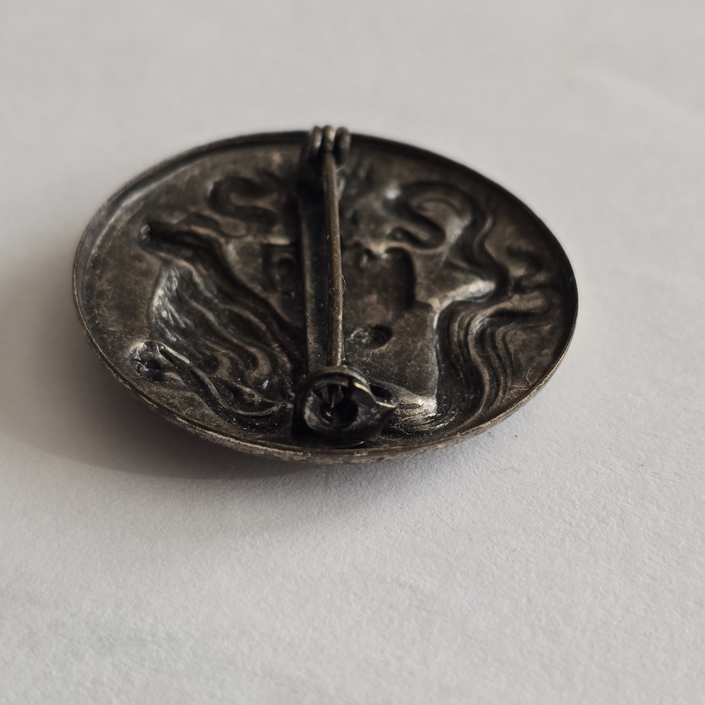 Art Nouveau style brooch woman with flowing hair dark silver tone pin - Picture 9 of 14